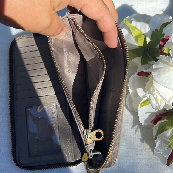 MARC by MARC JACOBS Classic Wallet. Color :MUSHROOM - Picture 11 of 17